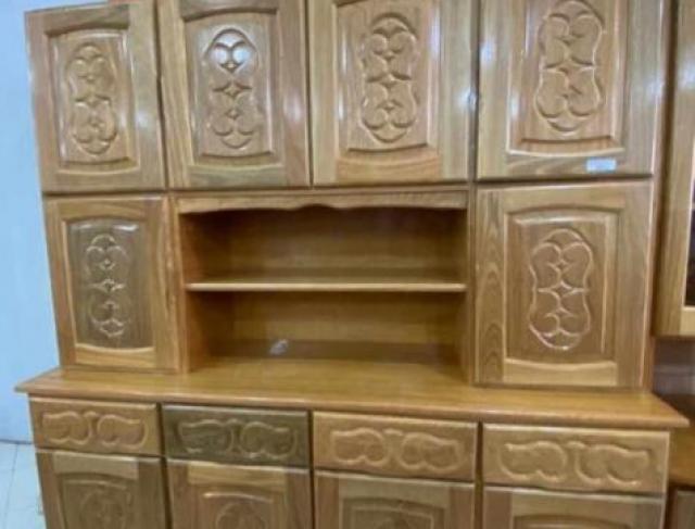 Armário 10 portas entalhado